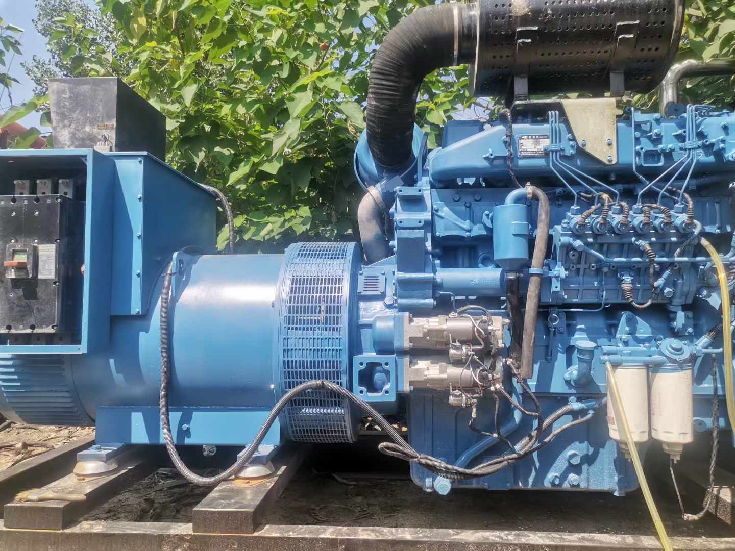 东西湖详细说明降低 800kW 柴油发电机输出电流波动的方法