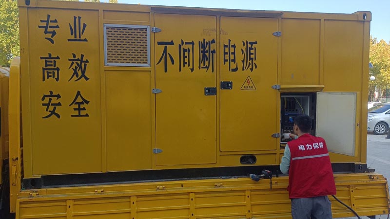 东西湖柴油发电机组和UPS电源配合使用时，如何避免切换过程中的电力中断？