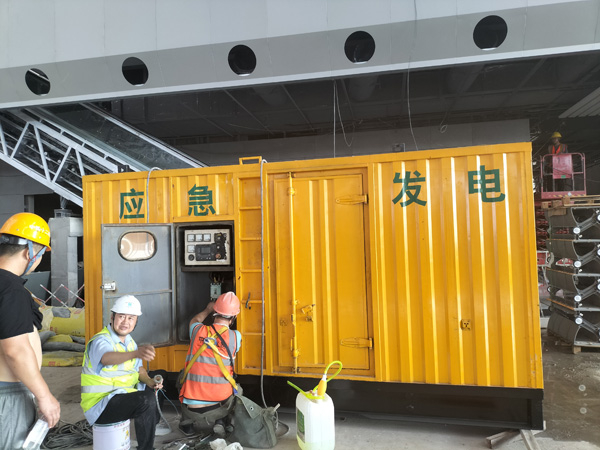东西湖怎样判断空气滤清器是否需要更换？